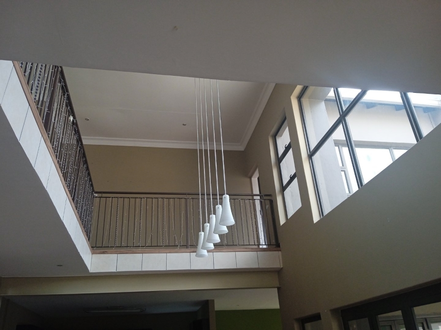 To Let 5 Bedroom Property for Rent in Xanadu North West